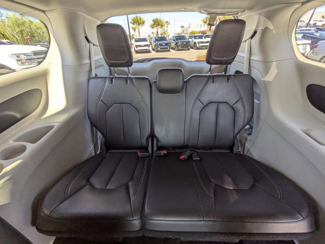 Used 2024 Chrysler Pacifica Touring-L image 15