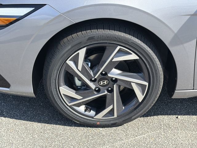 New 2026 Hyundai Elantra Limited image 11