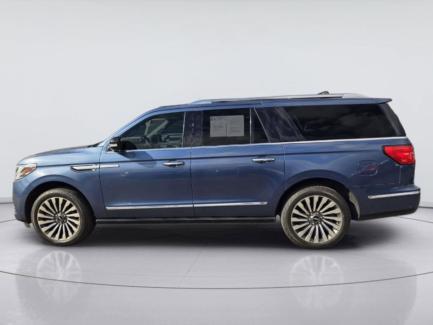 Used 2019 Lincoln Navigator L Reserve AWD/4WD image 4