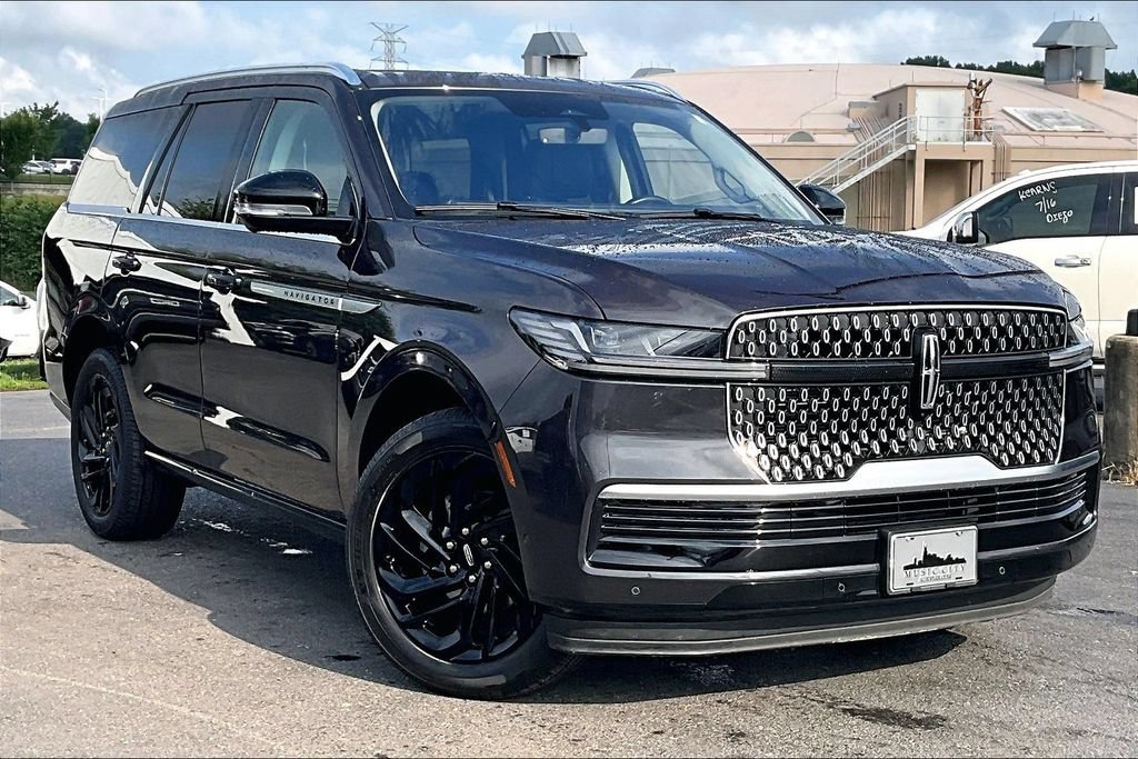 Used 2025 Lincoln Navigator Reserve AWD/4WD image 38