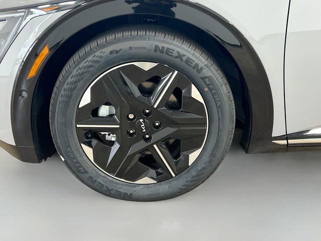 New 2025 Kia EV6 Wind image 32