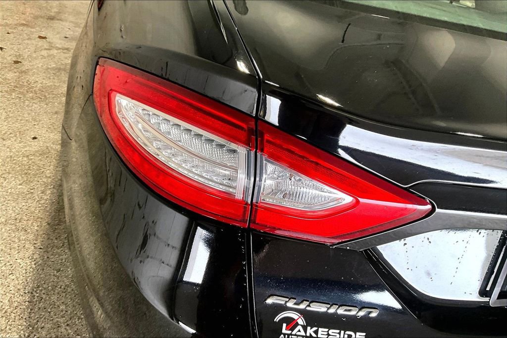 Used 2016 Ford Fusion SE image 23