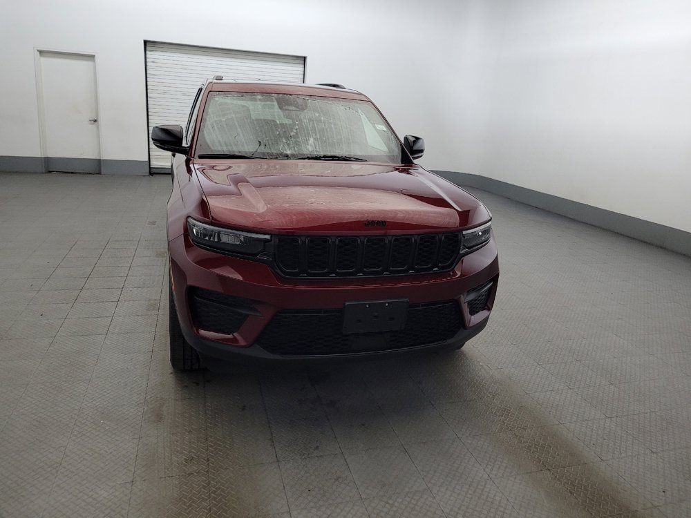 Used 2023 Jeep Grand Cherokee Altitude AWD/4WD image 14