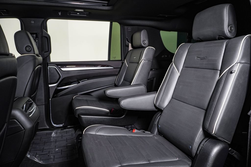 Used 2026 Cadillac Escalade ESV Luxury w/ LPO, Floor Liner Package AWD/4WD image 18