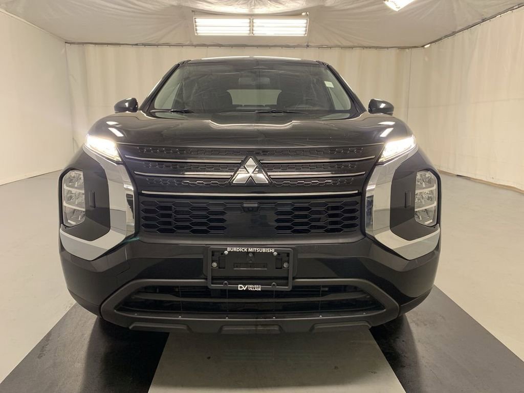 Used 2022 Mitsubishi Outlander ES AWD/4WD image 7