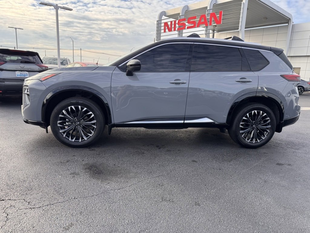 Used 2025 Nissan Rogue Platinum w/ Platinum Premium Package image 2