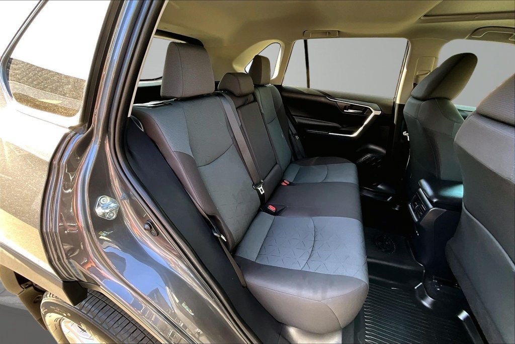 Used 2025 Toyota RAV4 XLE w/ Convenience Package FWD image 18