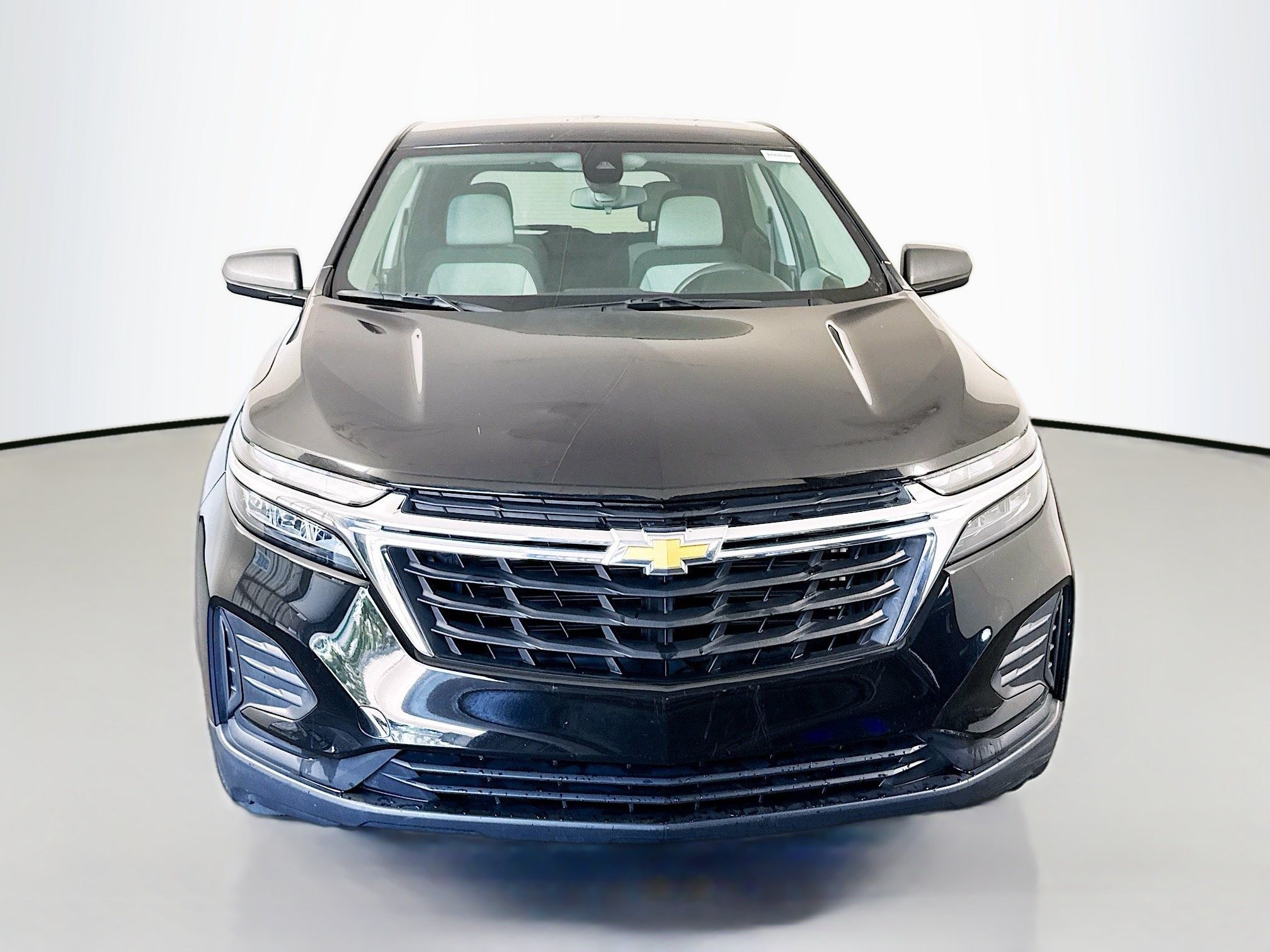 Used 2024 Chevrolet Equinox LS w/ LS Convenience Package FWD image 2
