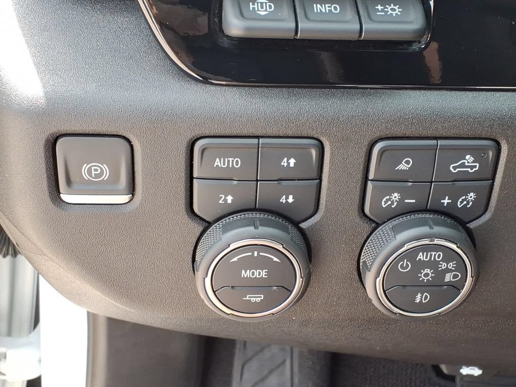 Used 2024 Chevrolet Silverado 2500 High Country w/ Technology Package AWD/4WD image 32