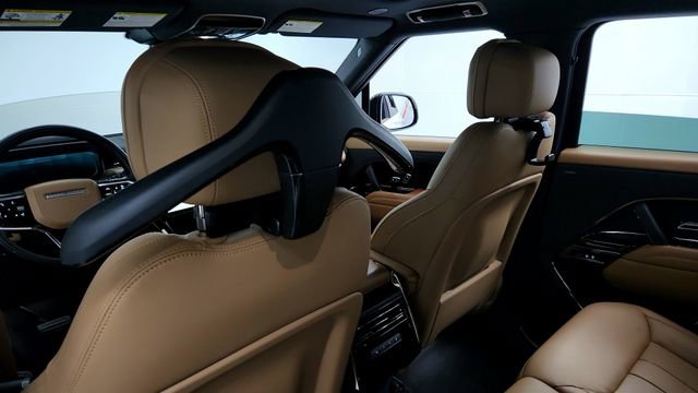 Used 2025 Land Rover Range Rover Sport SE image 19