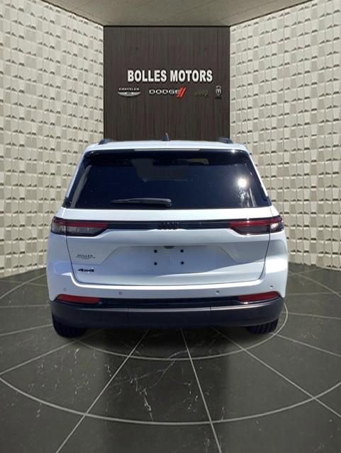 Certified 2023 Jeep Grand Cherokee Altitude AWD/4WD image 5