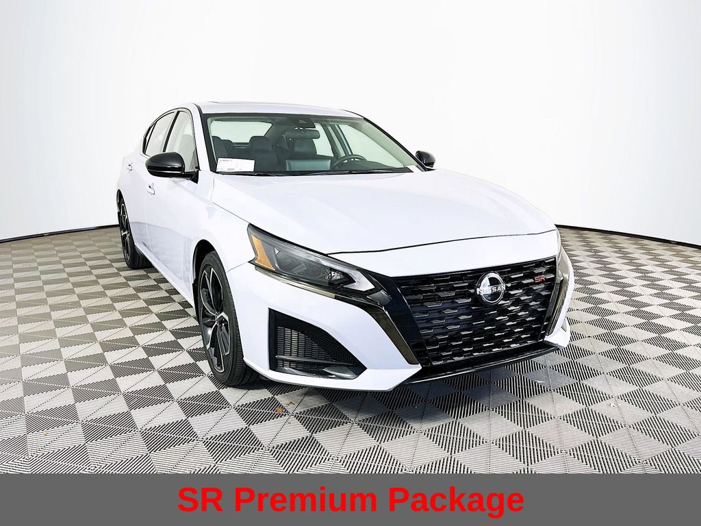 Certified 2023 Nissan Altima 2.5 SR w/ SR Premium Package FWD image 4