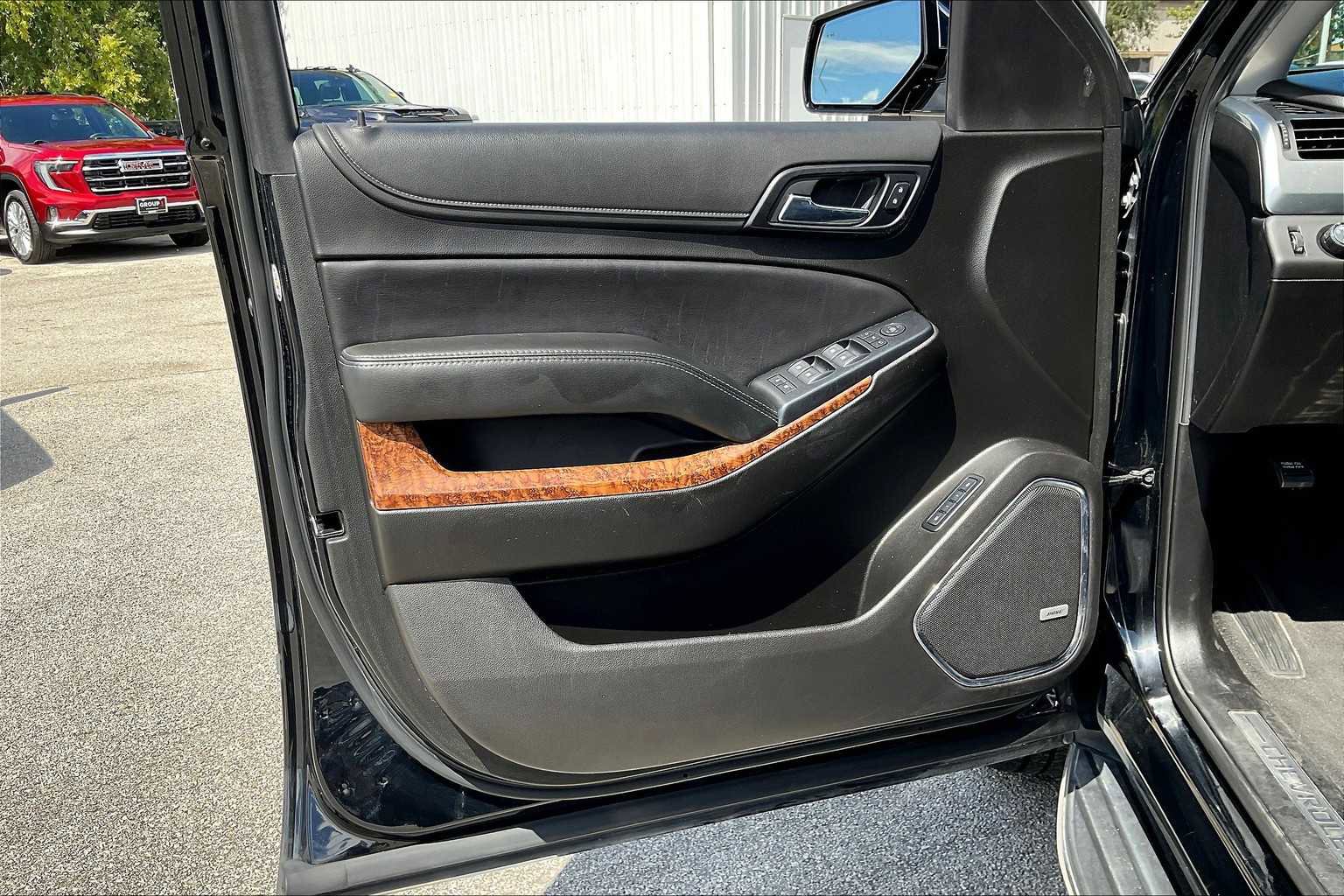 Used 2019 Chevrolet Suburban Premier image 20
