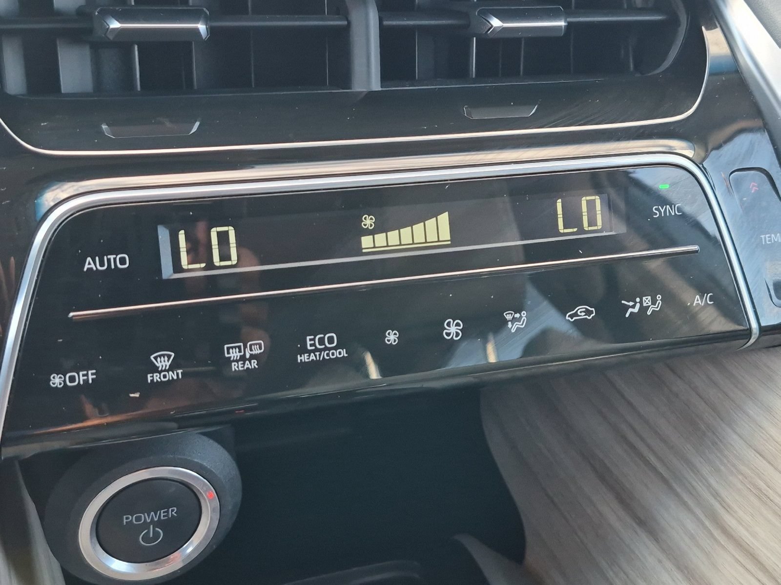 Used 2024 Toyota Venza XLE AWD/4WD image 18