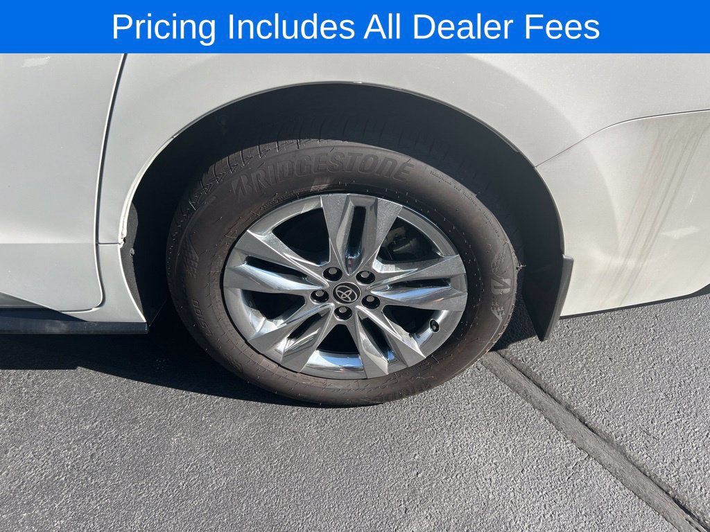 New 2025 Toyota Sienna Limited FWD image 18