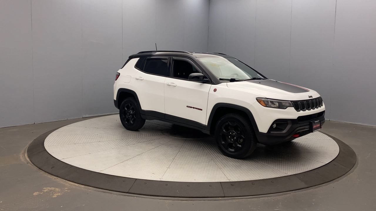 Used 2023 Jeep Compass Trailhawk w/ Trailhawk Convenience Group AWD/4WD image 7