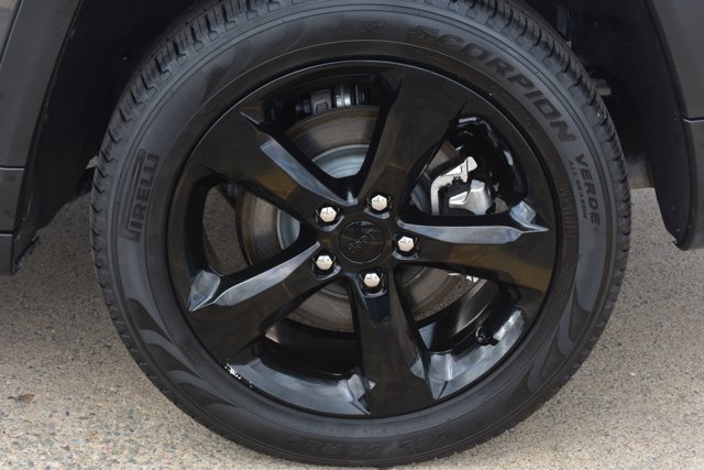 Used 2025 Jeep Grand Cherokee L Limited w/ Luxury Tech Group II image 11