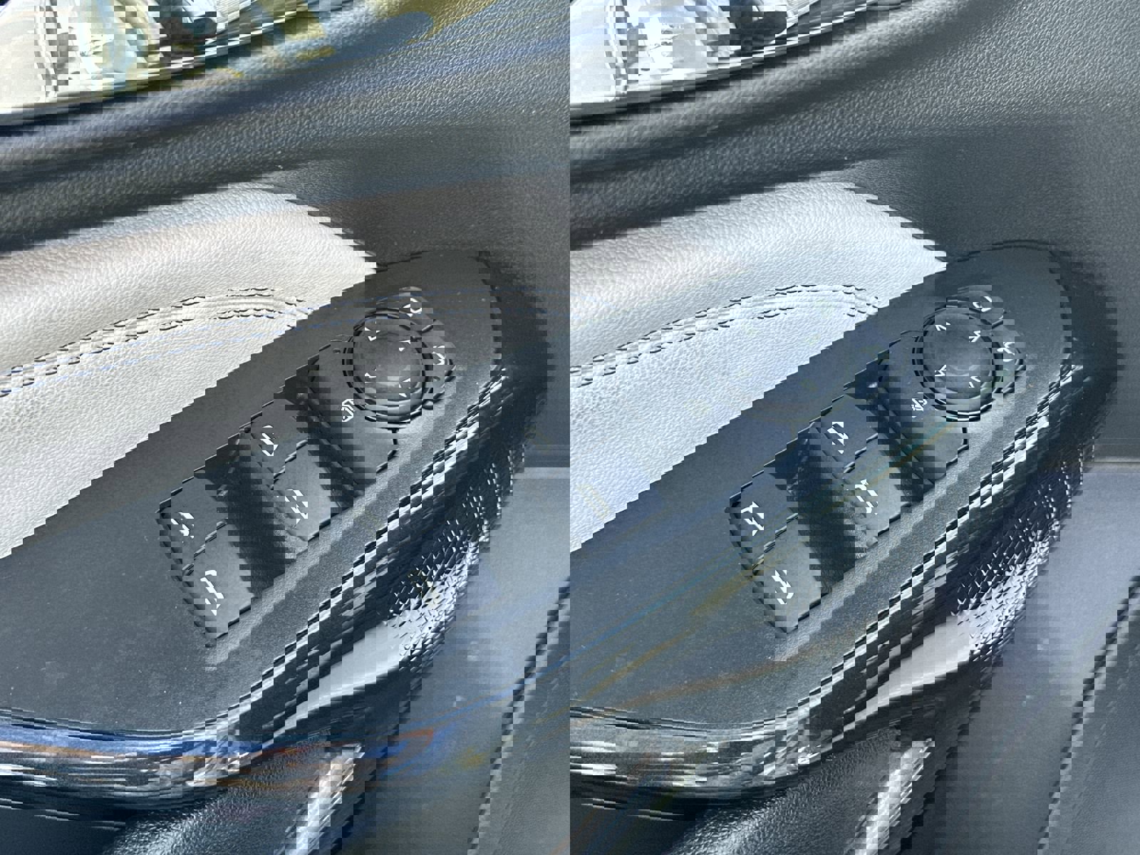 Used 2025 Chevrolet Trax LT w/ LT Convenience Package image 15