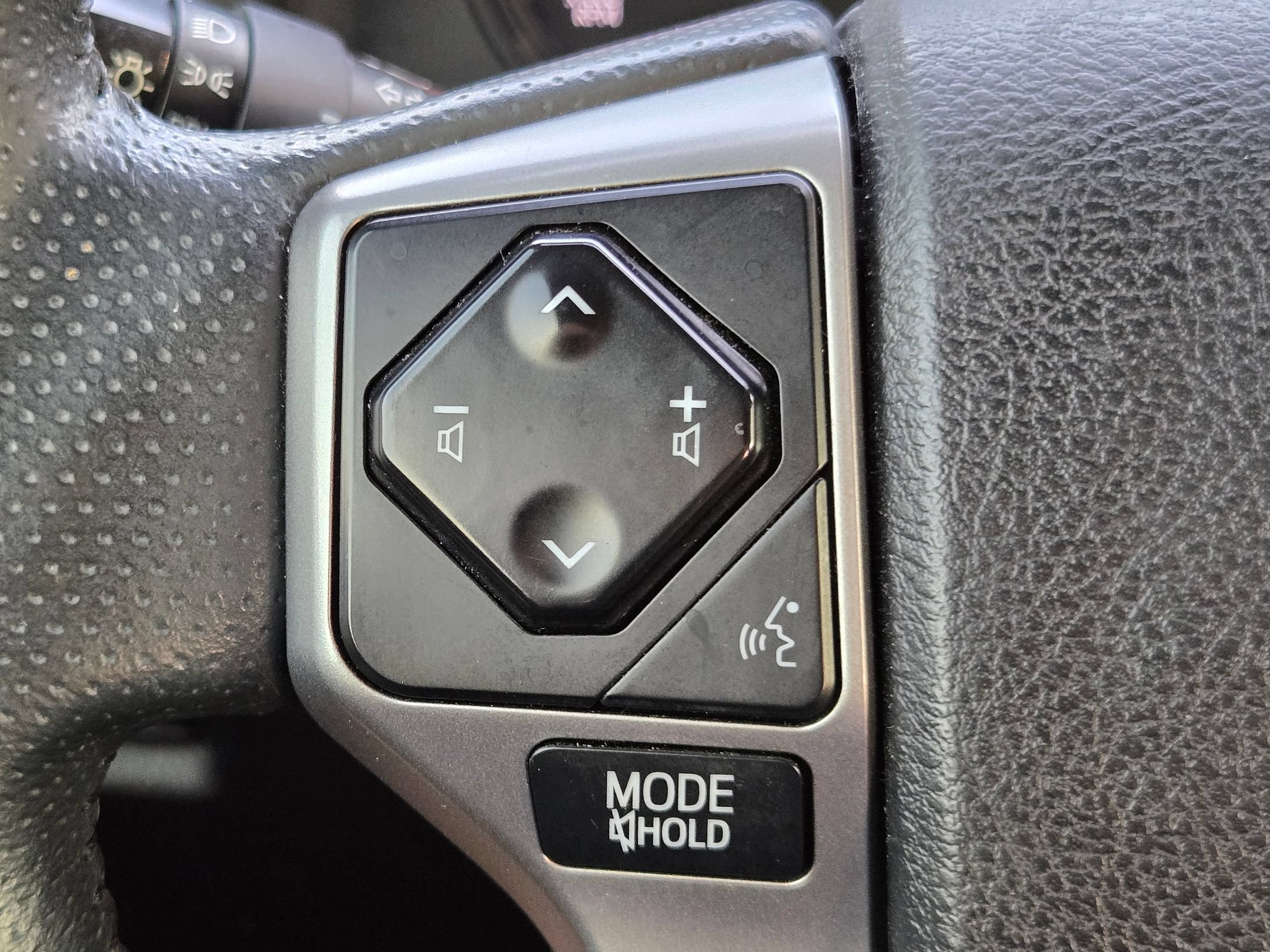 Used 2020 Toyota 4Runner SR5 Premium w/ Moonroof Package RWD image 28