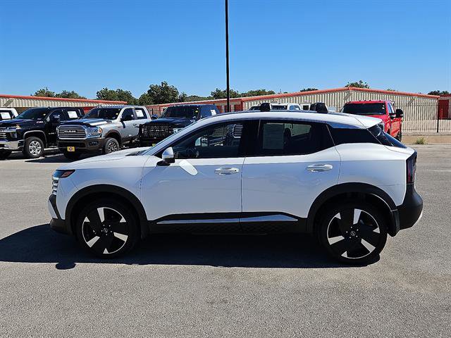 Used 2025 Nissan Kicks SR image 2