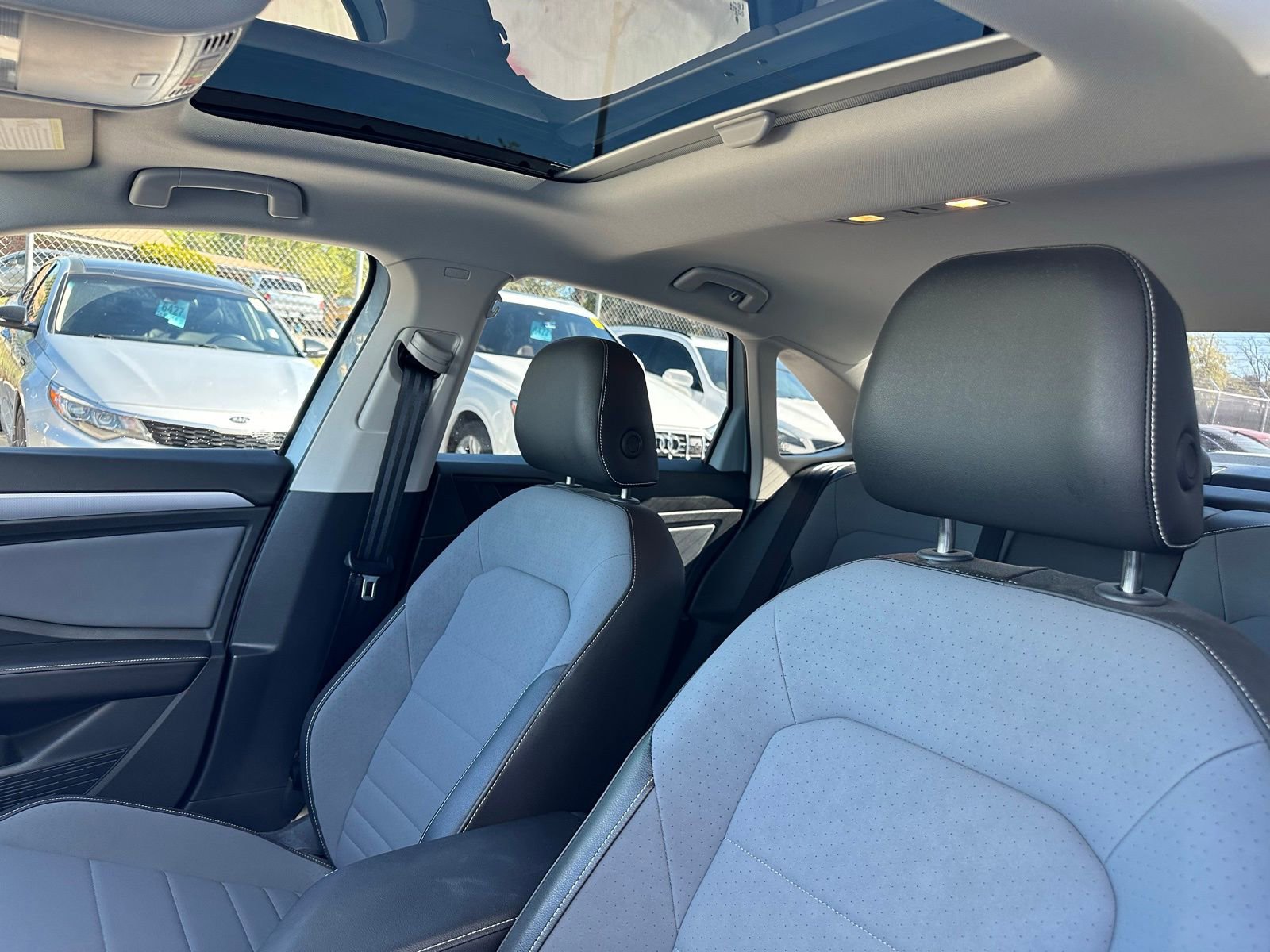 Used 2025 Volkswagen Jetta SE image 8