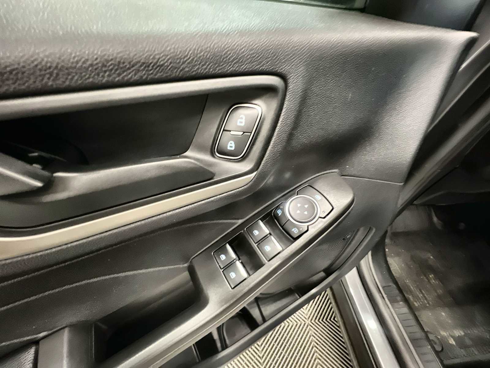 Used 2022 Ford Escape SE w/ Cold Weather Package image 15