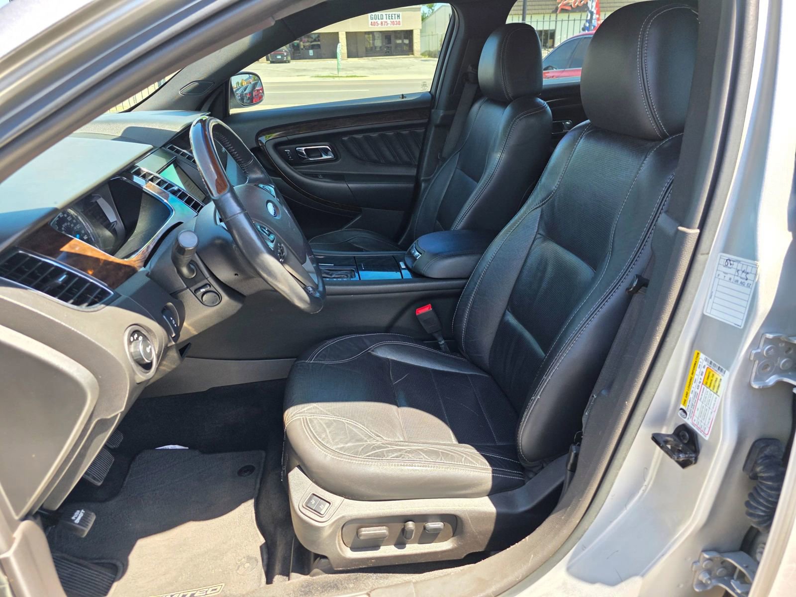 Used 2017 Ford Taurus Limited FWD image 9