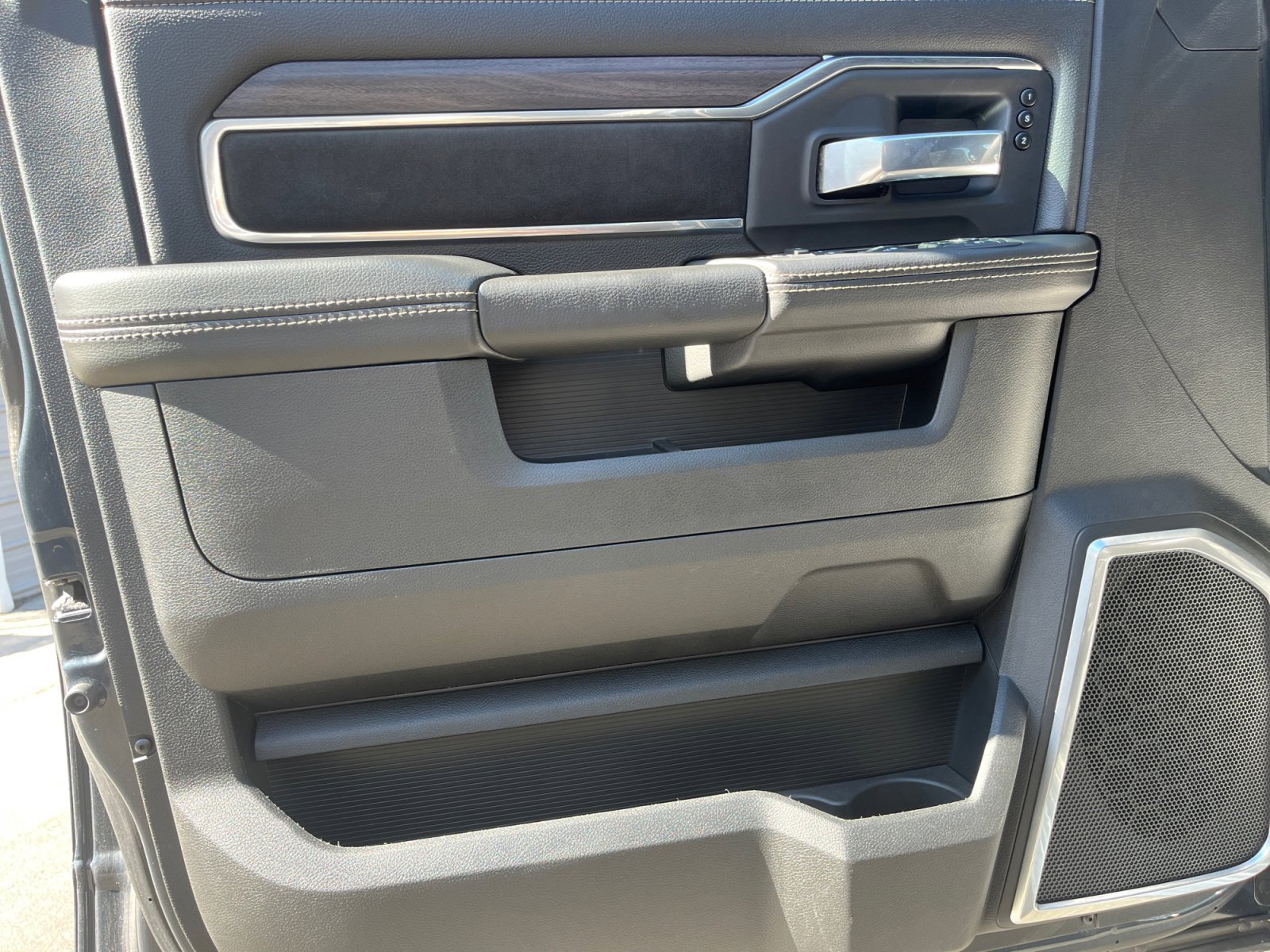 New 2025 RAM 2500 Laramie w/ Night Edition AWD/4WD image 15