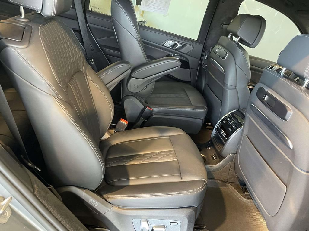 Used 2023 BMW X7 xDrive40i w/ M Sport Package image 15