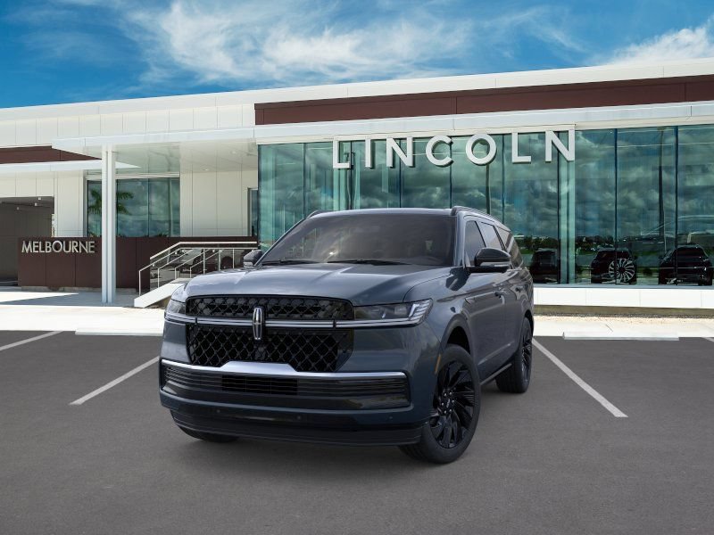 New 2026 Lincoln Navigator Reserve w/ Jet Appearance Package AWD/4WD image 2