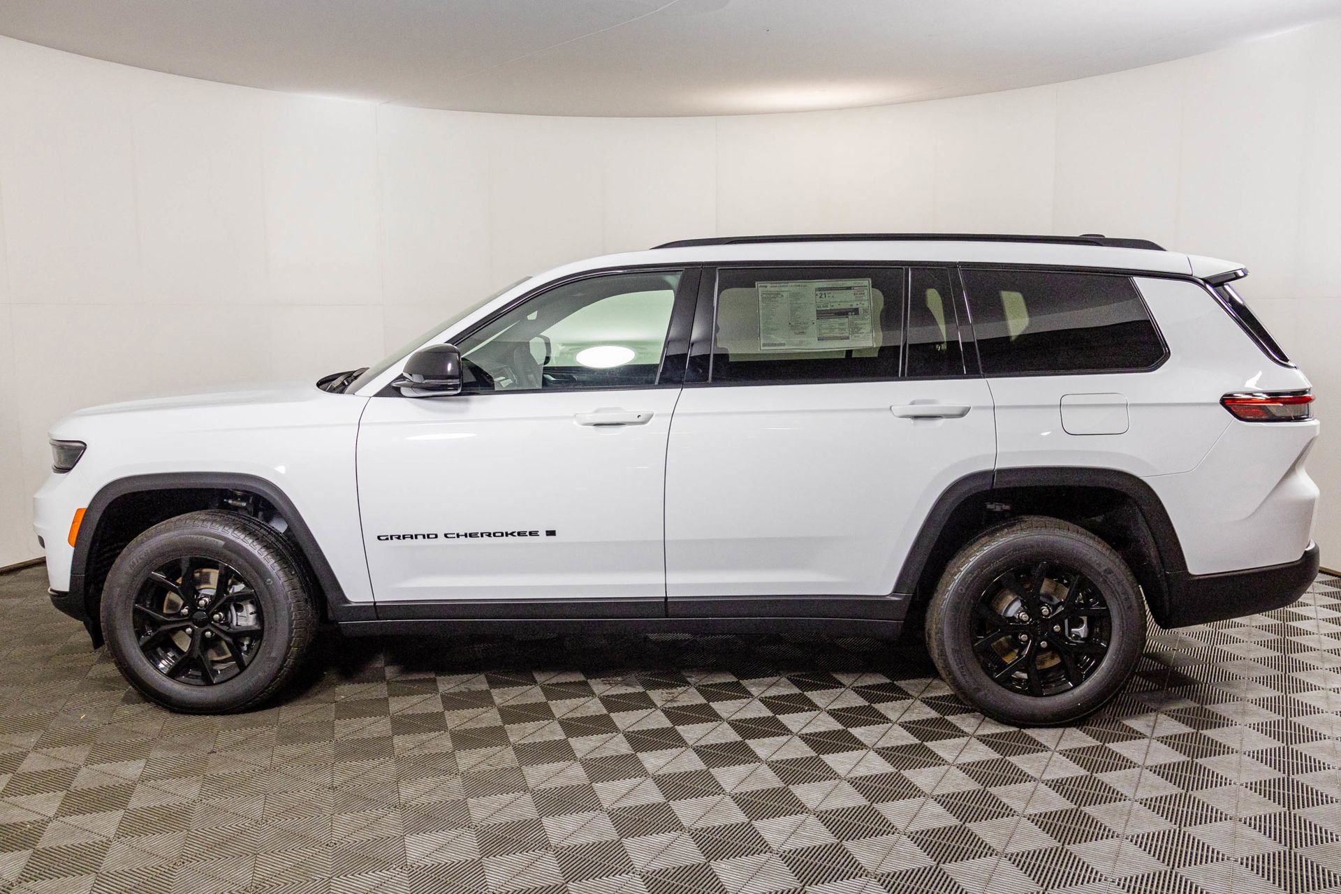 New 2025 Jeep Grand Cherokee L Altitude image 13