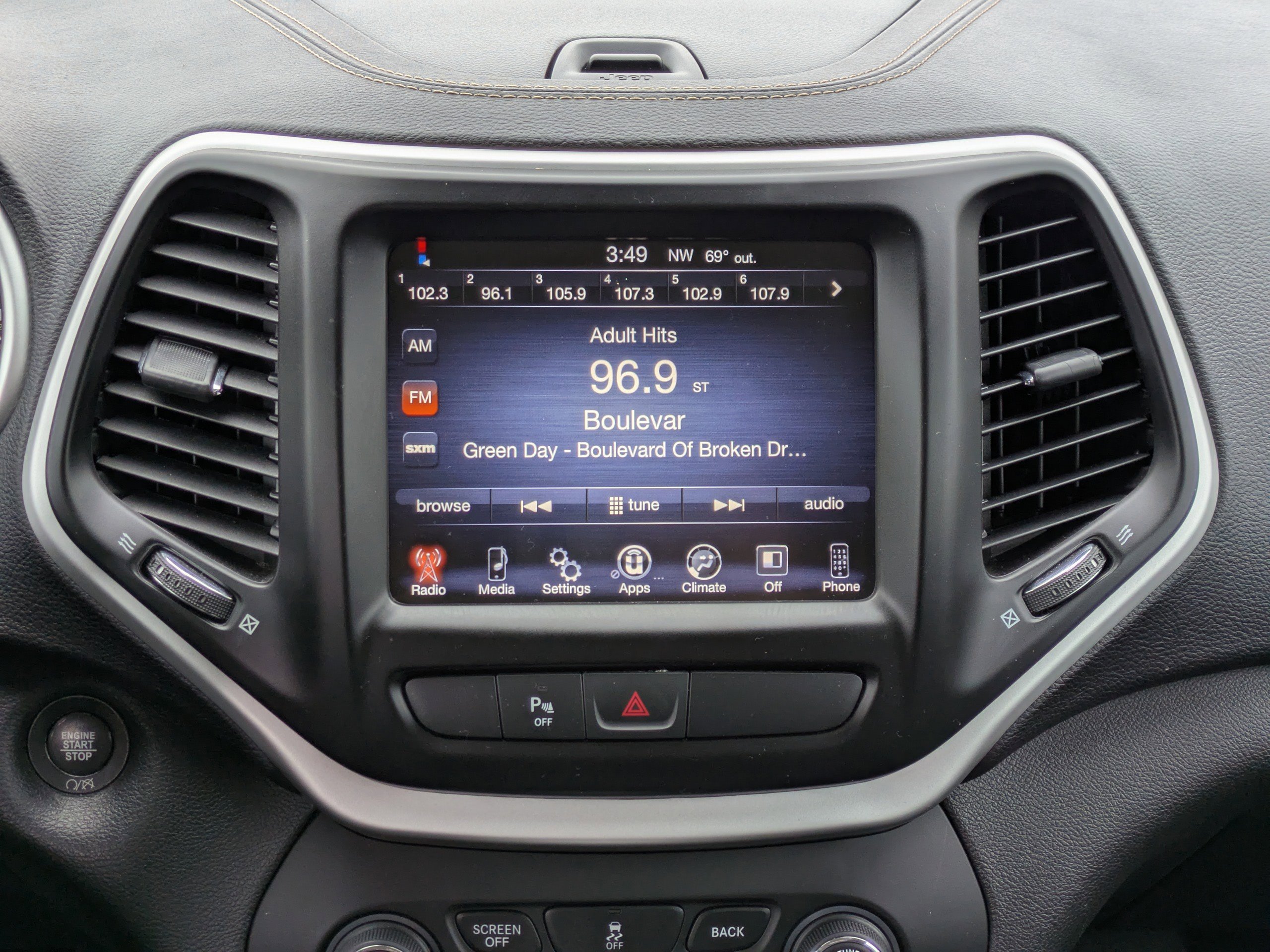 Certified 2018 Jeep Cherokee Latitude Plus image 16