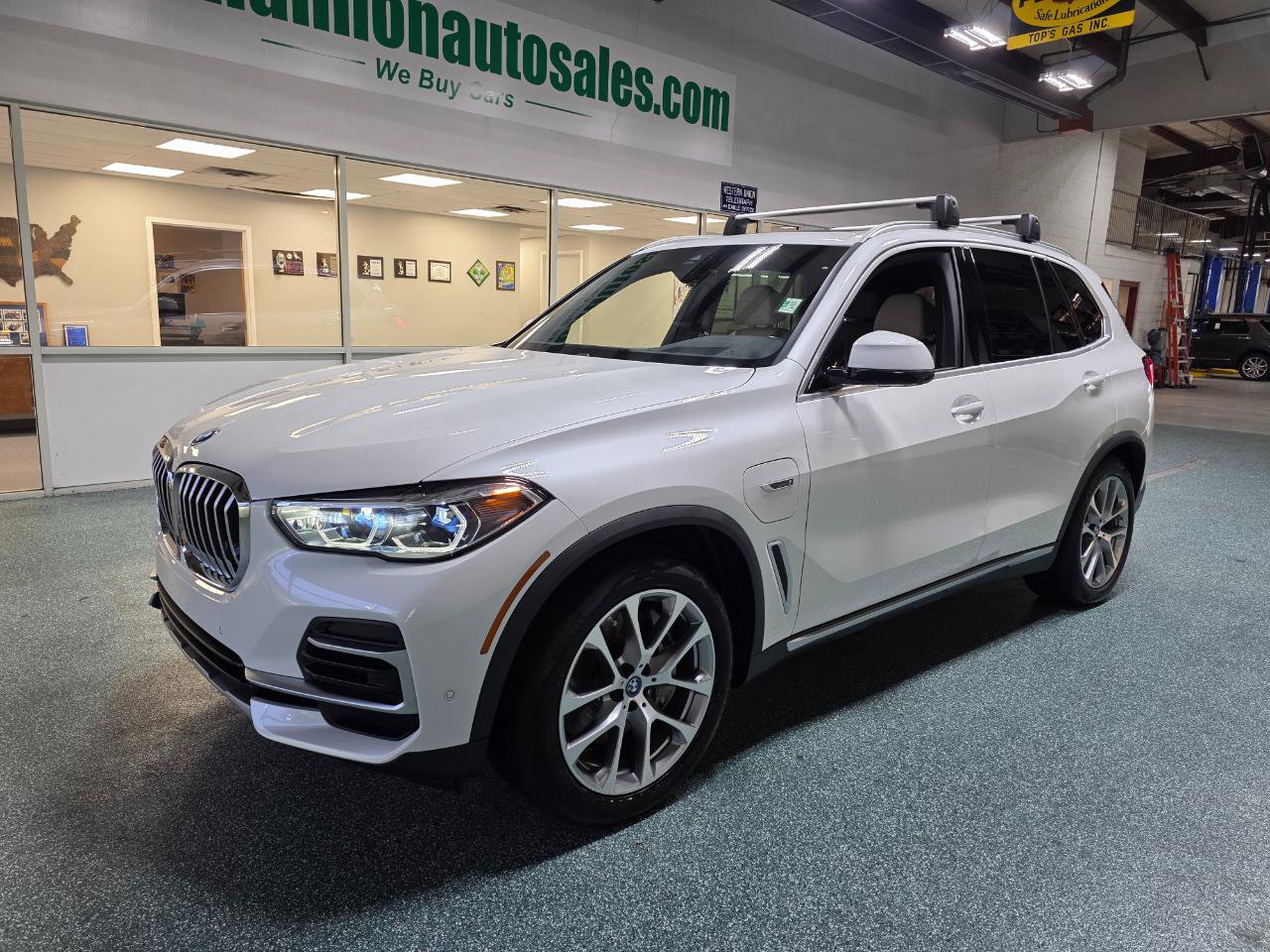 Used 2022 BMW X5 xDrive45e w/ Executive Package image 2