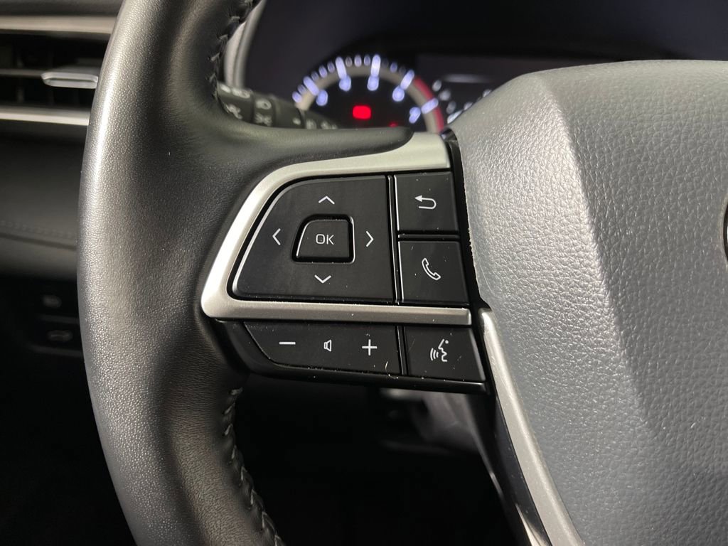 Certified 2025 Toyota Highlander LE image 26