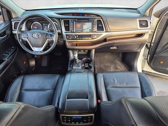 Used 2017 Toyota Highlander Limited Platinum FWD image 15