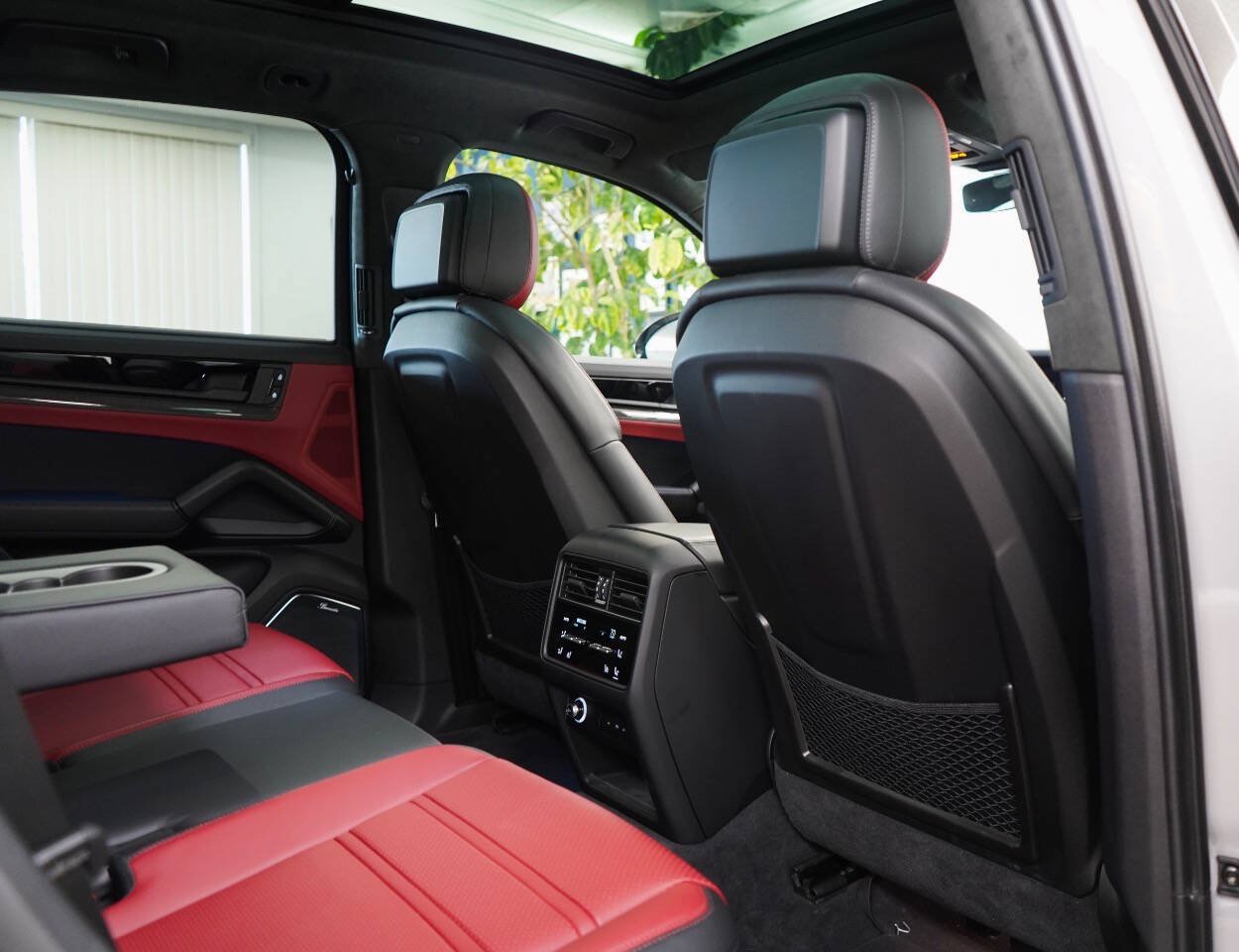 Used 2025 Porsche Cayenne GTS AWD/4WD image 75