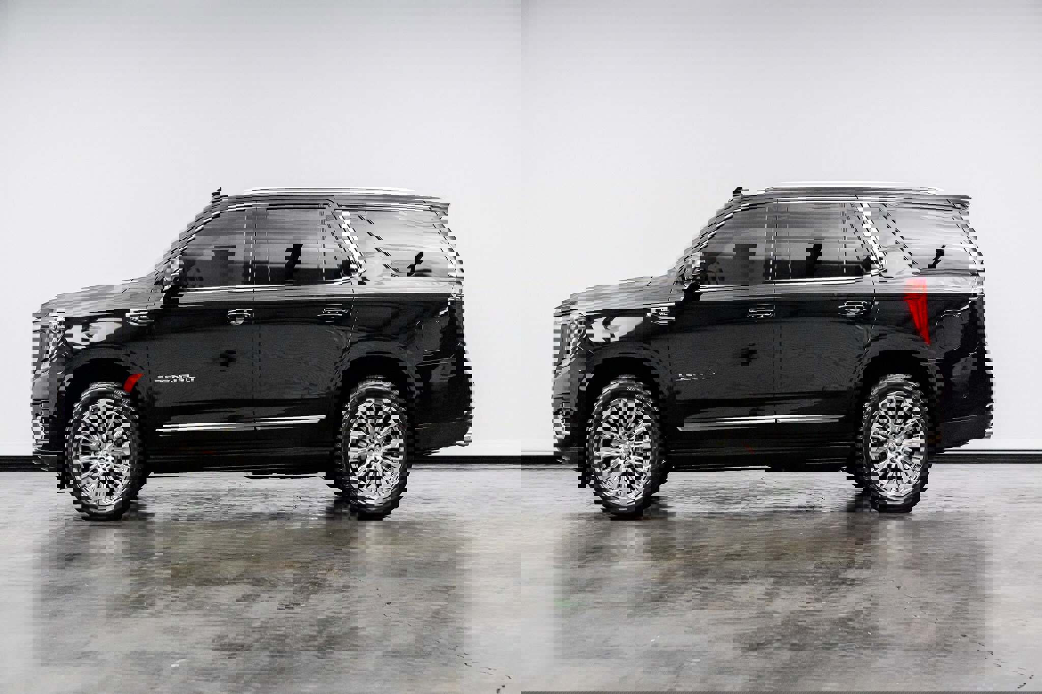 Used 2023 GMC Yukon Denali w/ Denali Reserve Package image 10