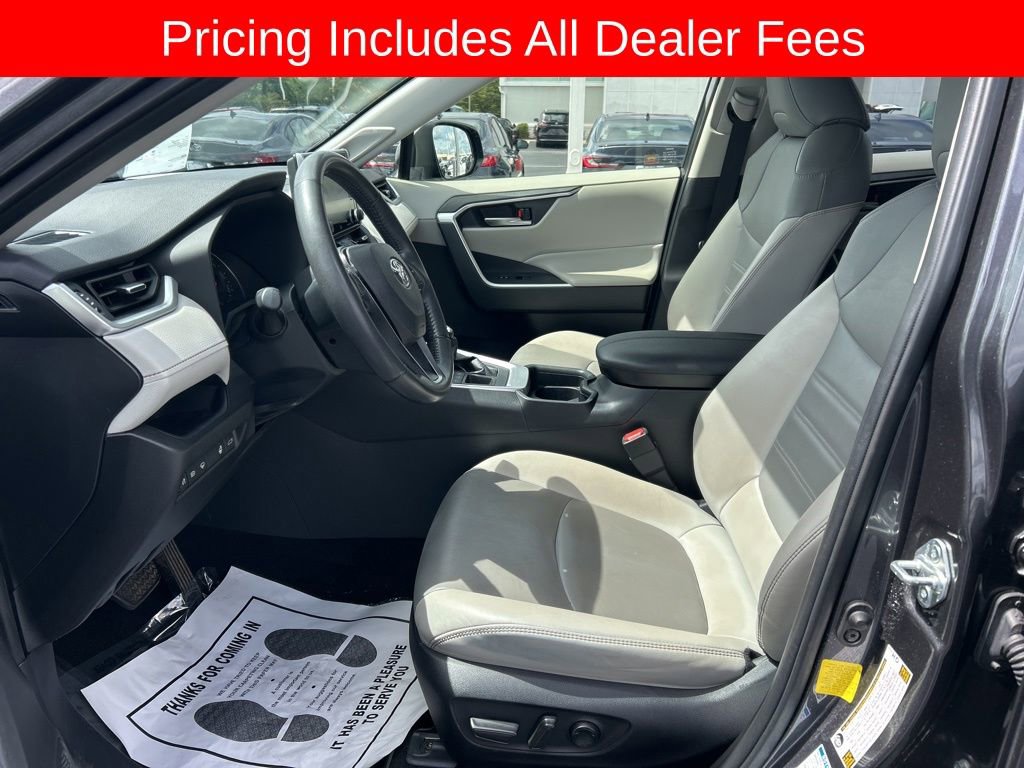 Used 2020 Toyota RAV4 XLE Premium AWD/4WD image 2