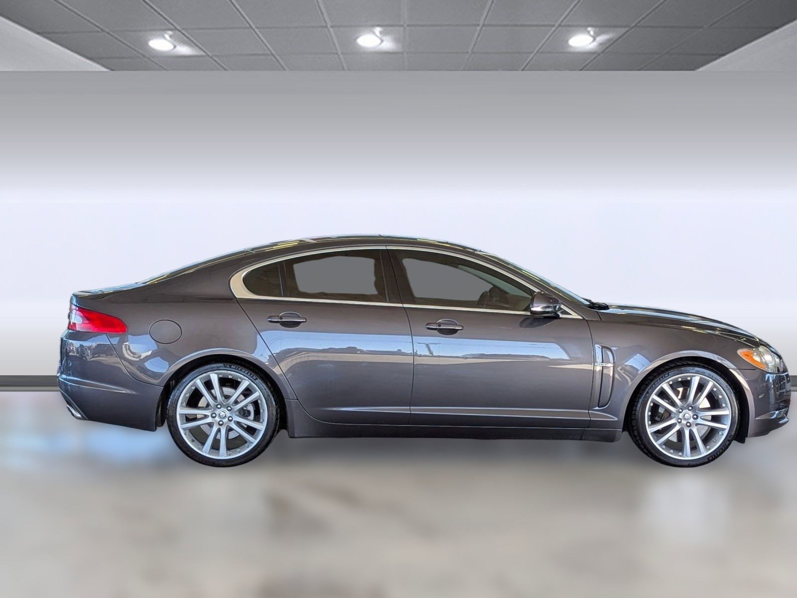 Used 2010 Jaguar XF Premium image 8