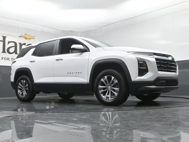 Used 2026 Chevrolet Equinox LT w/ LPO, Floor Liner Package AWD/4WD image 2