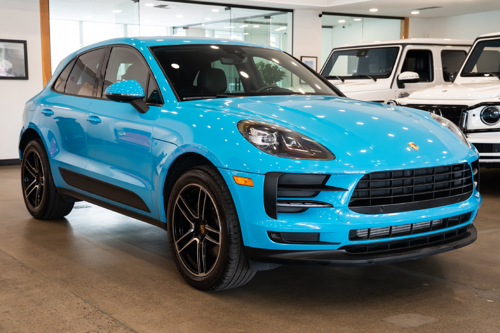 Used 2019 Porsche Macan w/ Premium Package AWD/4WD image 3