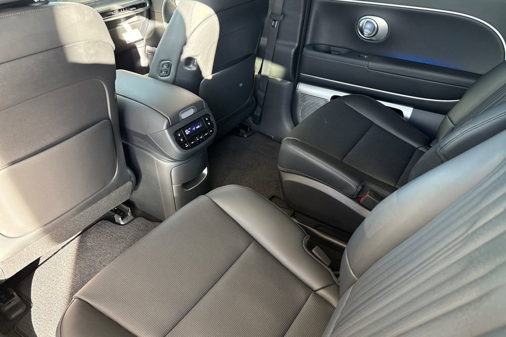 New 2026 Hyundai Ioniq 9 Calligraphy image 9