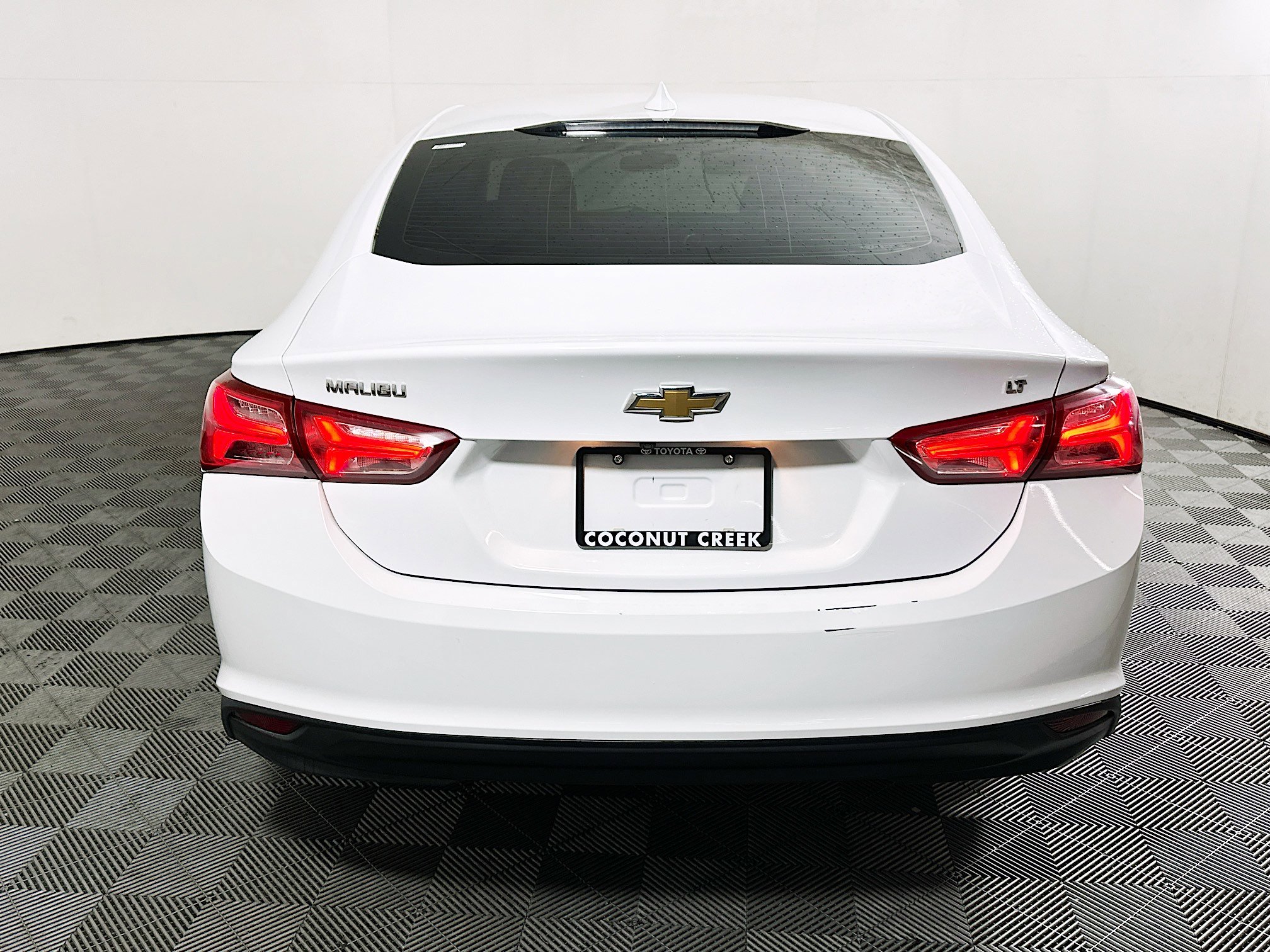 Used 2021 Chevrolet Malibu LT FWD image 4