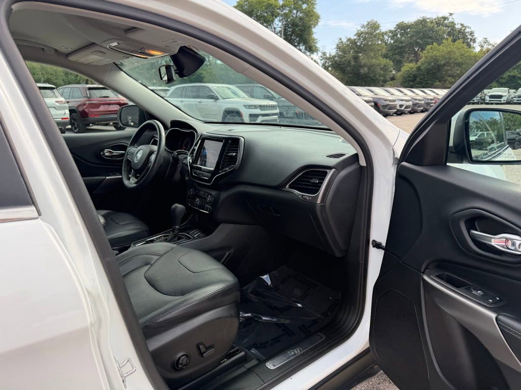 Used 2019 Jeep Cherokee Limited FWD image 28