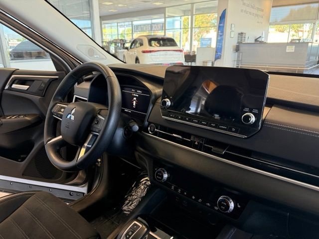 Used 2024 Mitsubishi Outlander SE AWD/4WD image 26