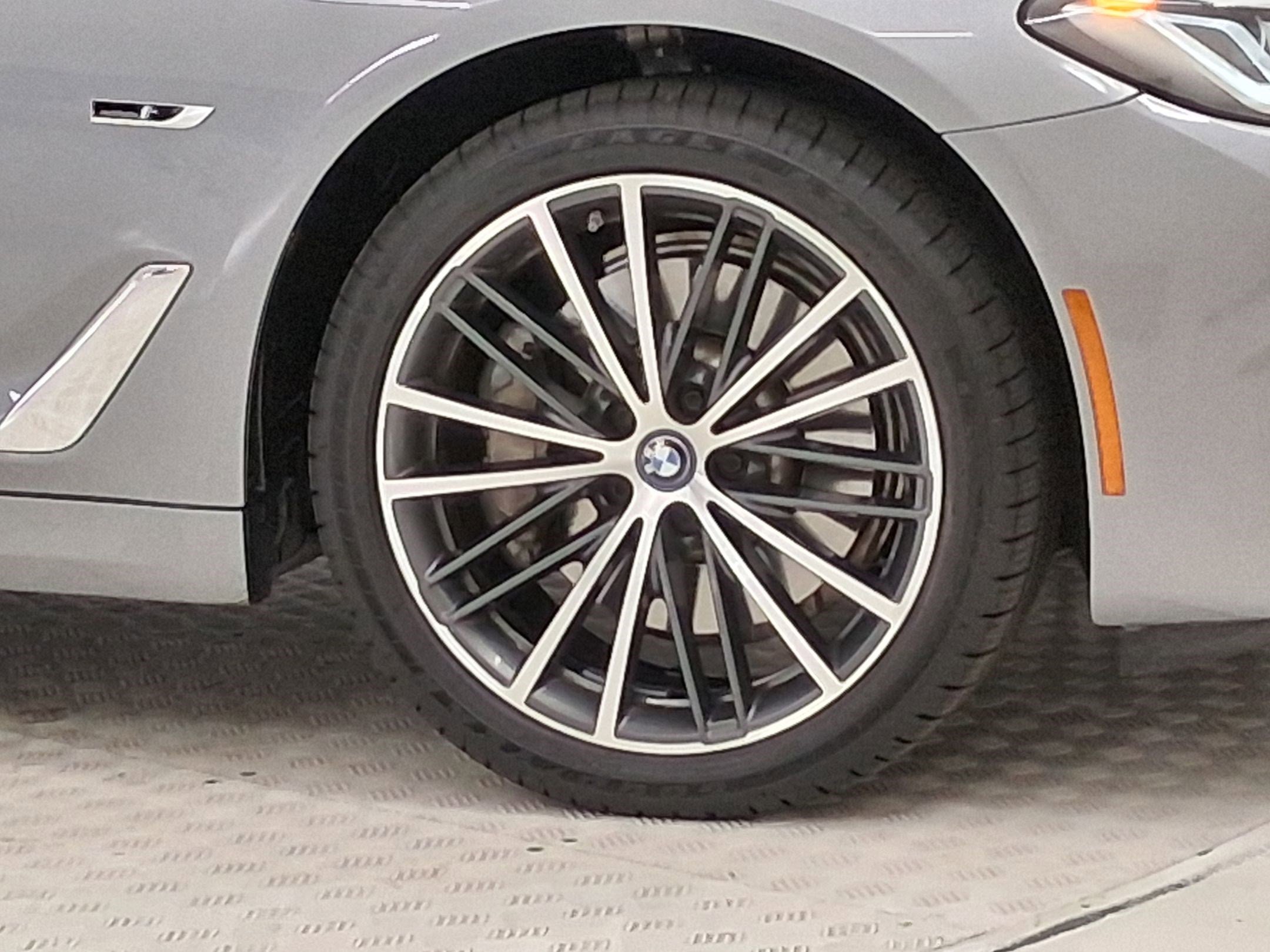 Certified 2023 BMW 530e w/ Convenience Package image 10