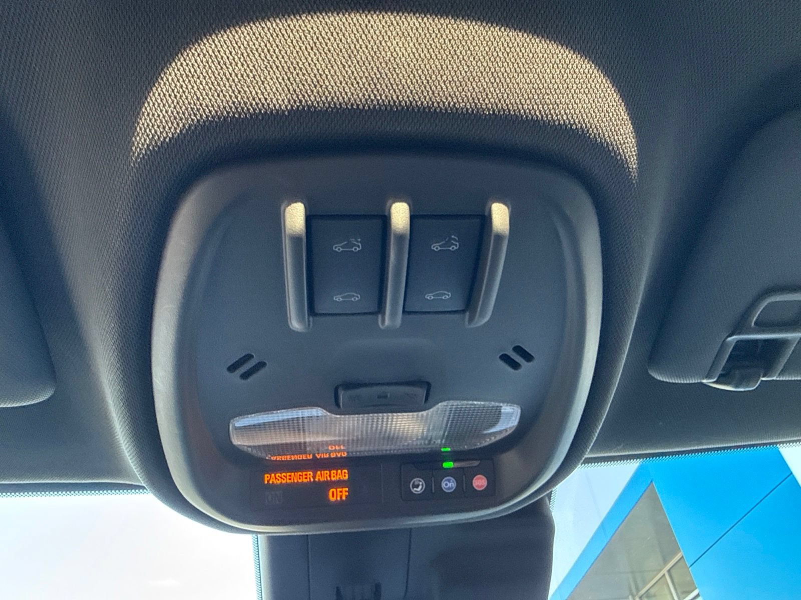 Used 2025 Chevrolet Trax RS w/ Sunroof Package FWD image 28