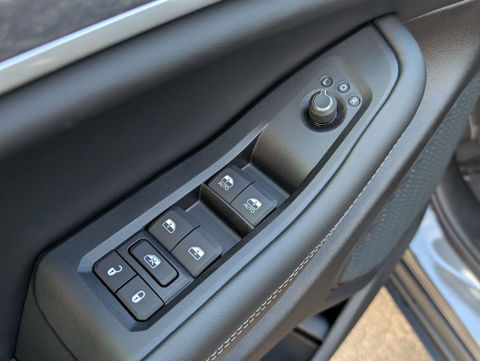 New 2026 Jeep Grand Cherokee Altitude image 7