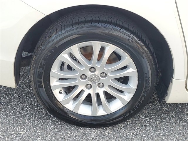 Used 2016 Toyota Sienna XLE Premium image 5