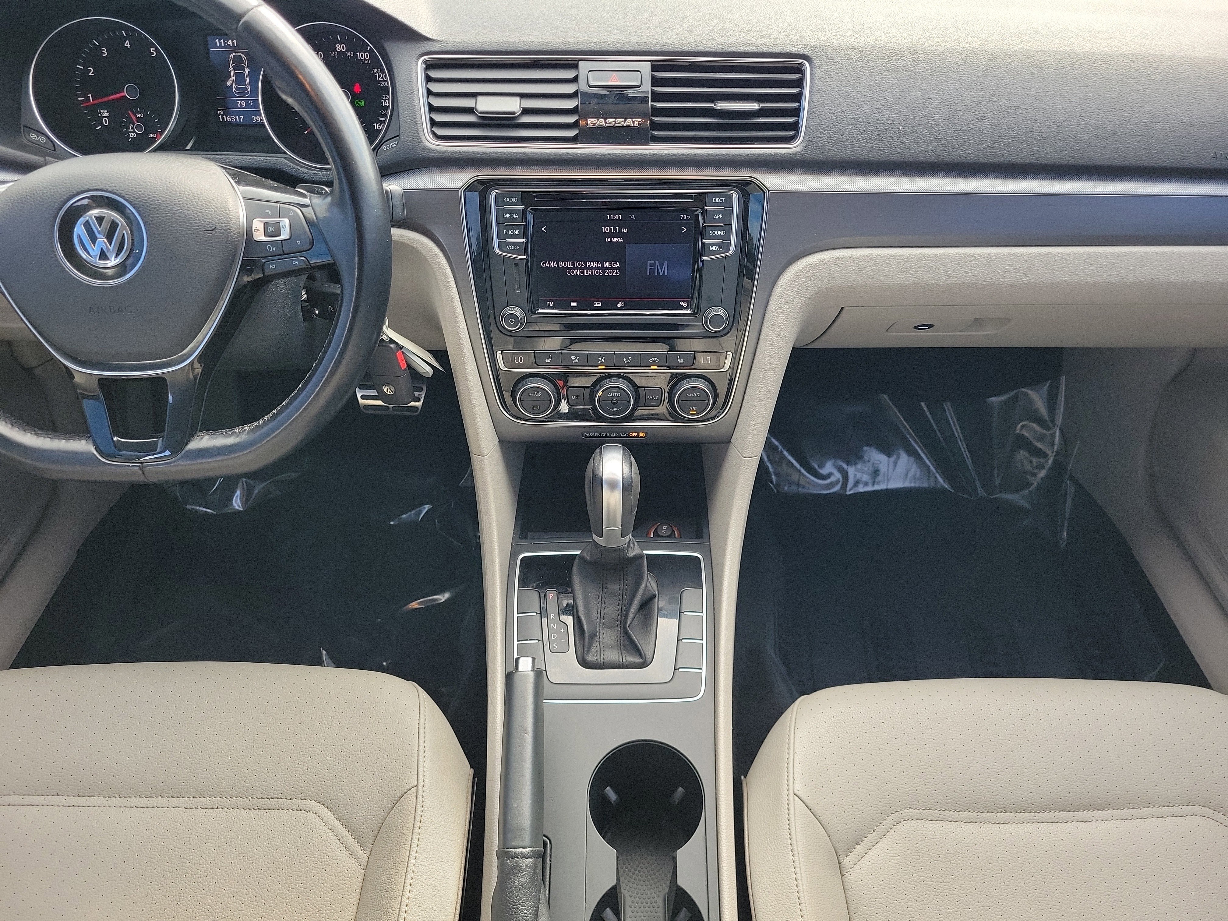 Used 2018 Volkswagen Passat 2.0T R-Line w/ R-Line Lighting Package image 15